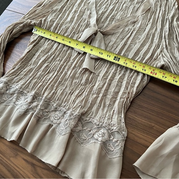 Sunny Taylor Cream Bell Sleeve Blouse with Tie Front - Picture 4 of 6